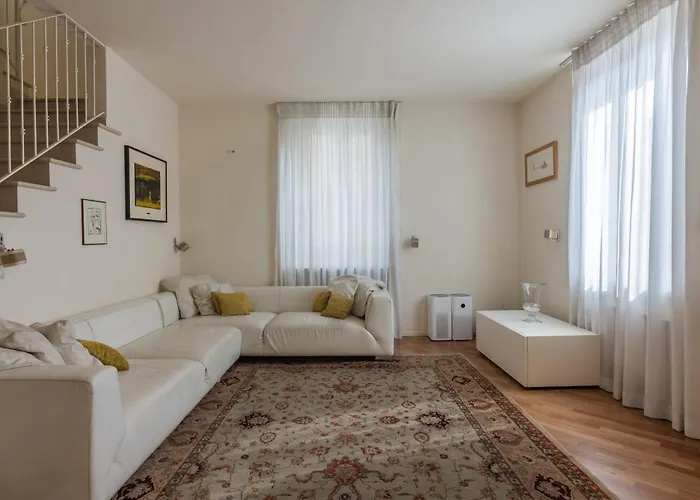 La Casa Di Lorena - Centro-mare Πέζαρο